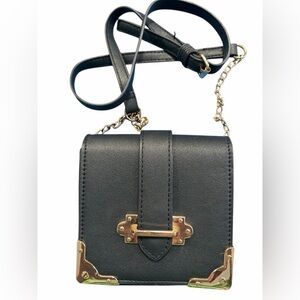 Olivia Miller Mini Trunk Black And Gold Handbag/Clutch ❤️